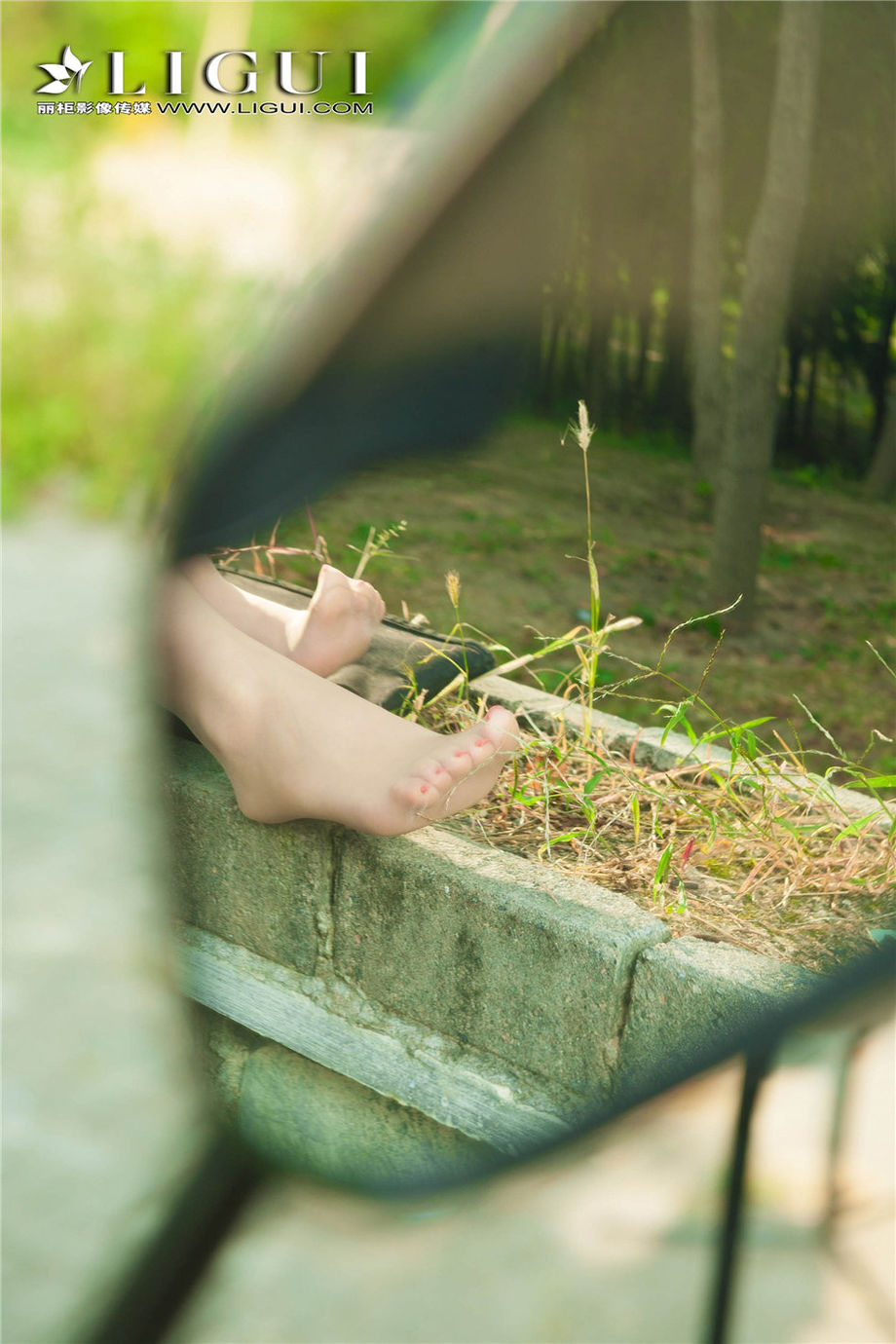 Ligui丽柜 性感熟女雪糕户外诱人丝袜玉足火辣摄影图片