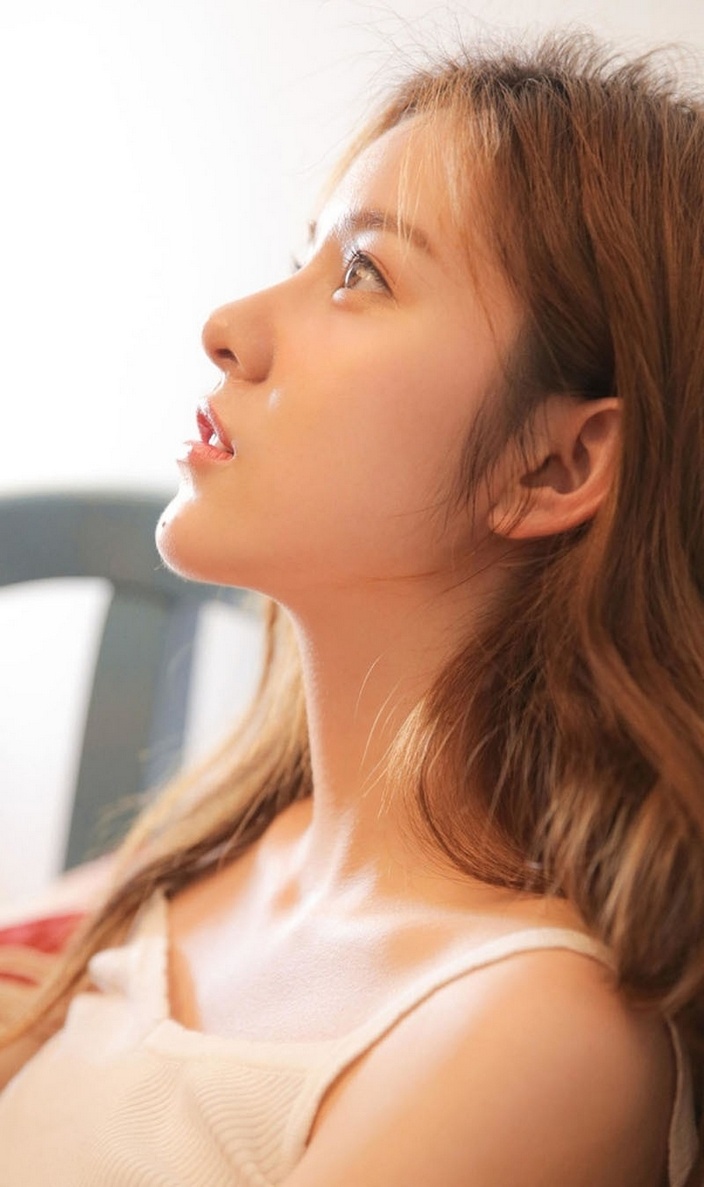 童颜美少女吊带内衣香肩美腿性感写真图片