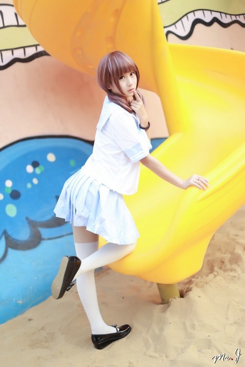 00后小萝莉Loli白袜迷你裙游乐园清纯写真图片