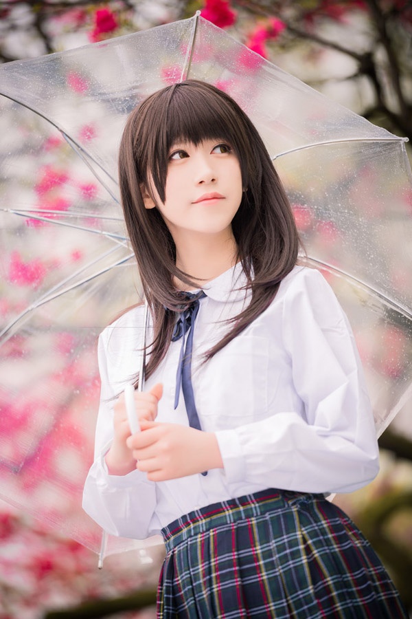 日系清新校园美女樱桃花下美艳动人写真图片