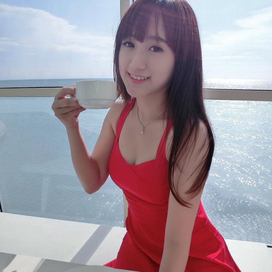 马来西亚美女杨宝贝(杨虹玲)丰满身材酥胸诱惑写真