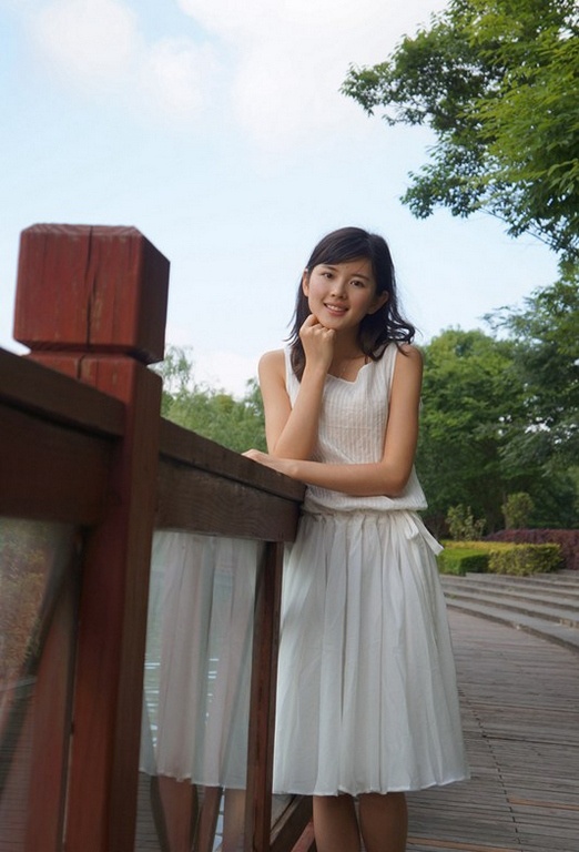超人气清纯美女钟恩淇户外摄影图片