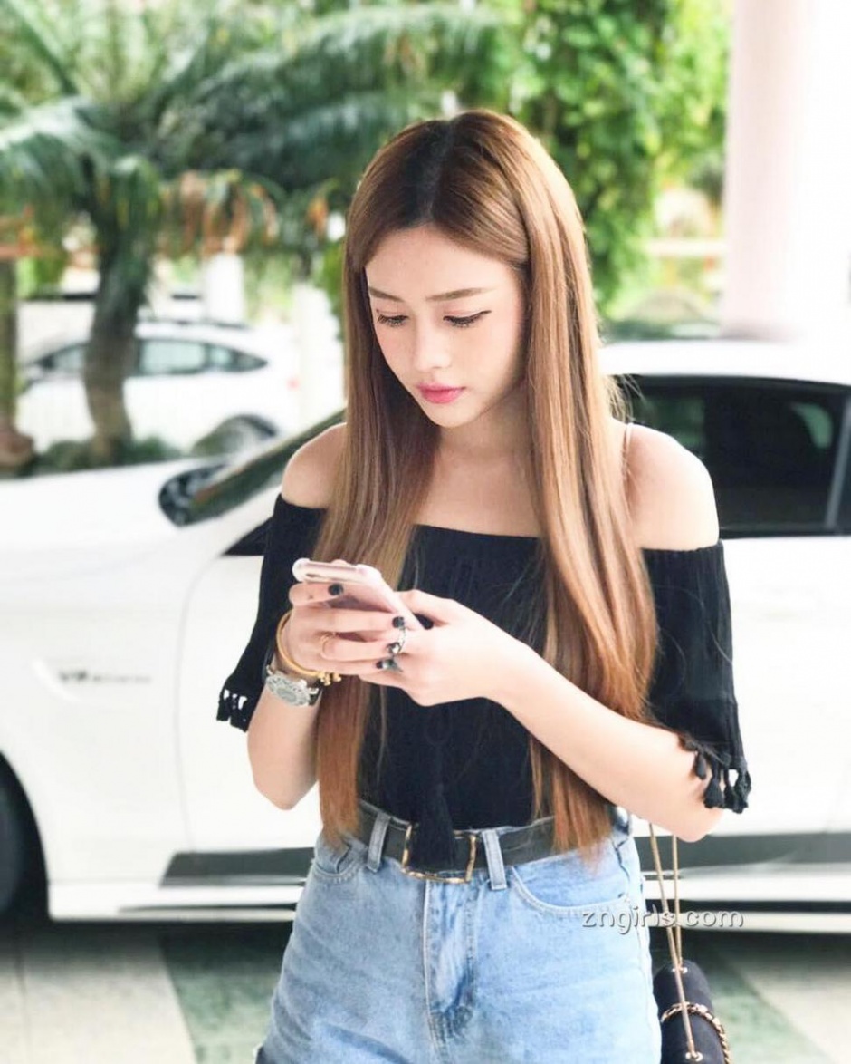 马来西亚清纯白嫩美女Diorlynn Ong性感美拍生活图片