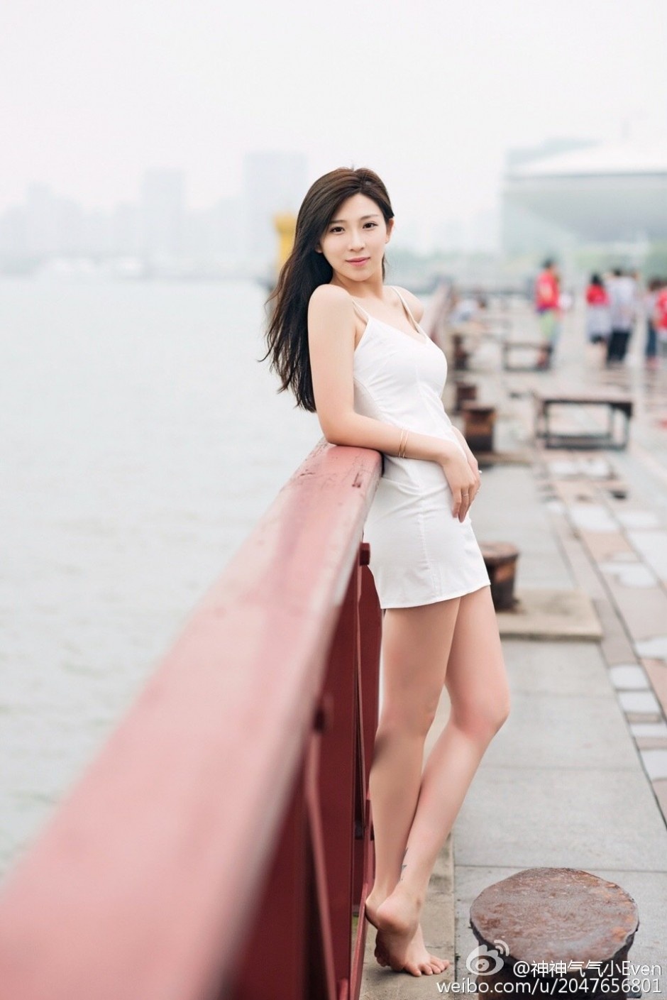 长腿美女神神气气小Even微博写真图片