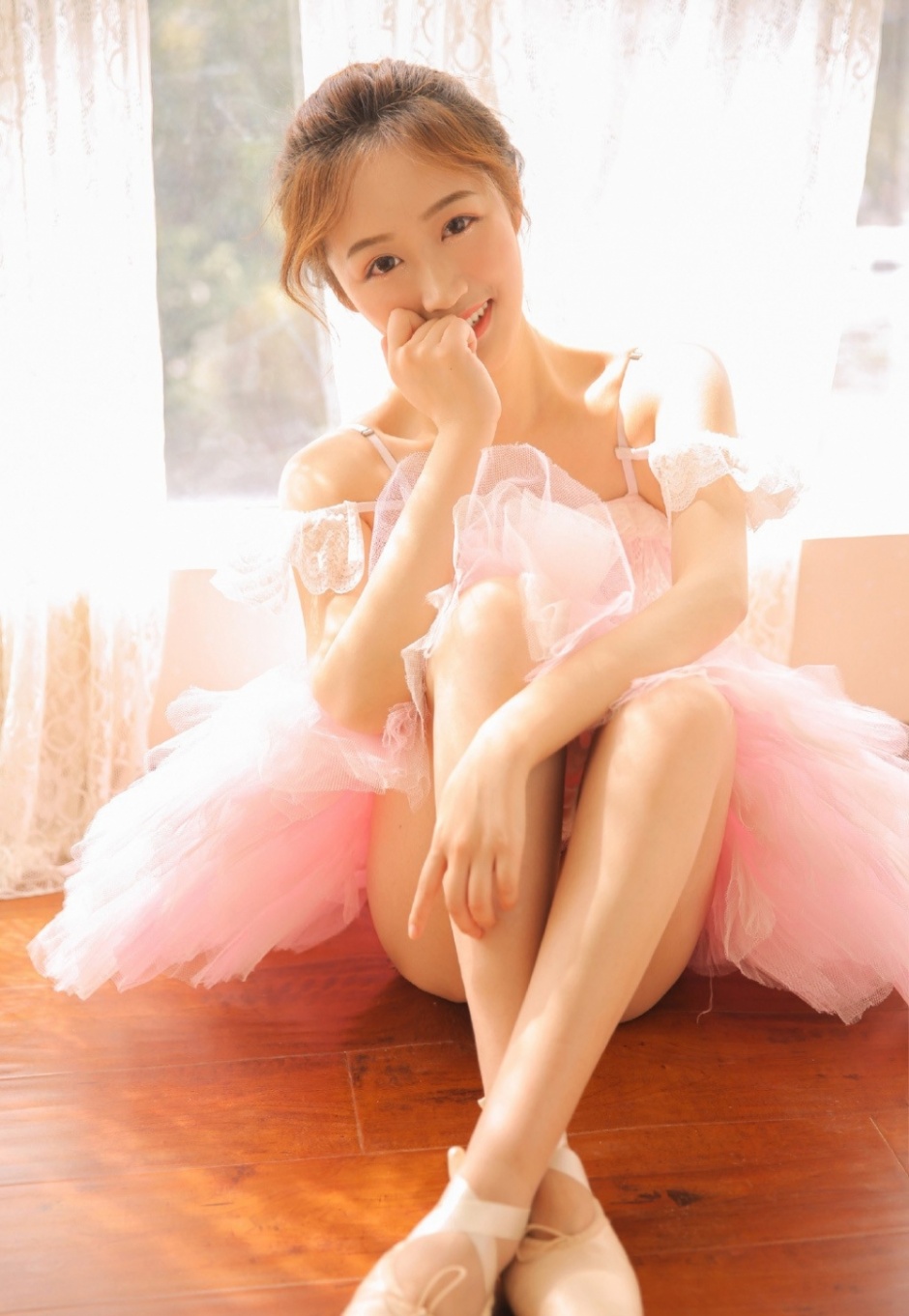 清纯素人氧气少女白丝美腿惹火养眼诱惑图片