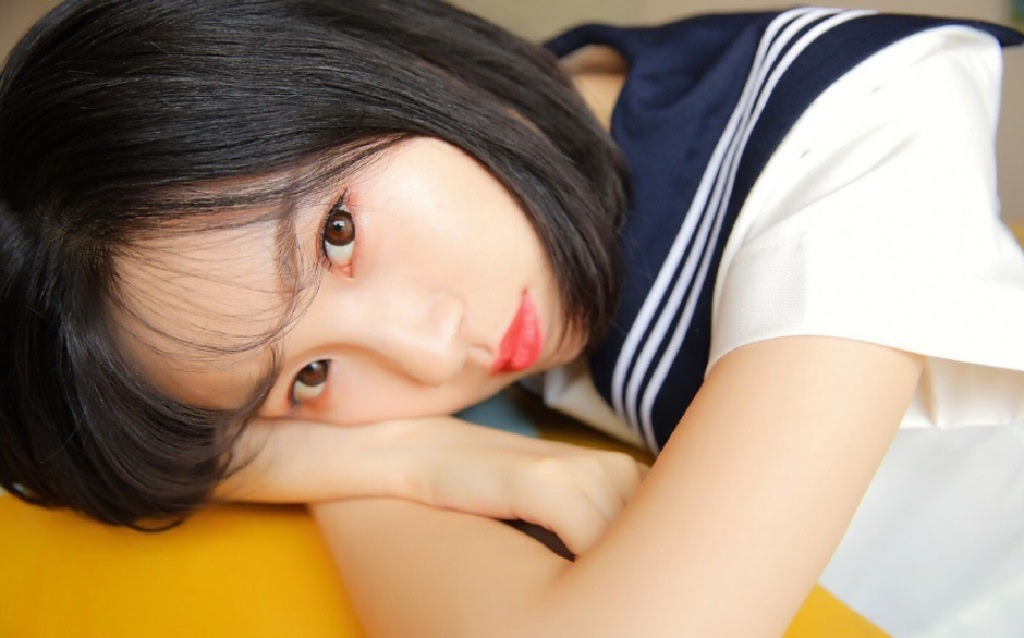 马尾辫美女校花黑袜美腿制服诱惑图片