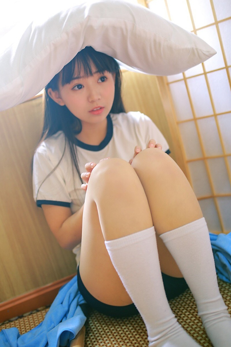 粉扑扑脸蛋日系美女大眼睛小嘴巴校园制服配贝雷帽图片