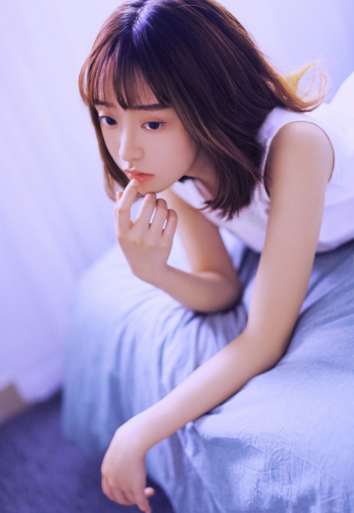 齐耳短发美女无辜大眼精致鹅蛋脸图片