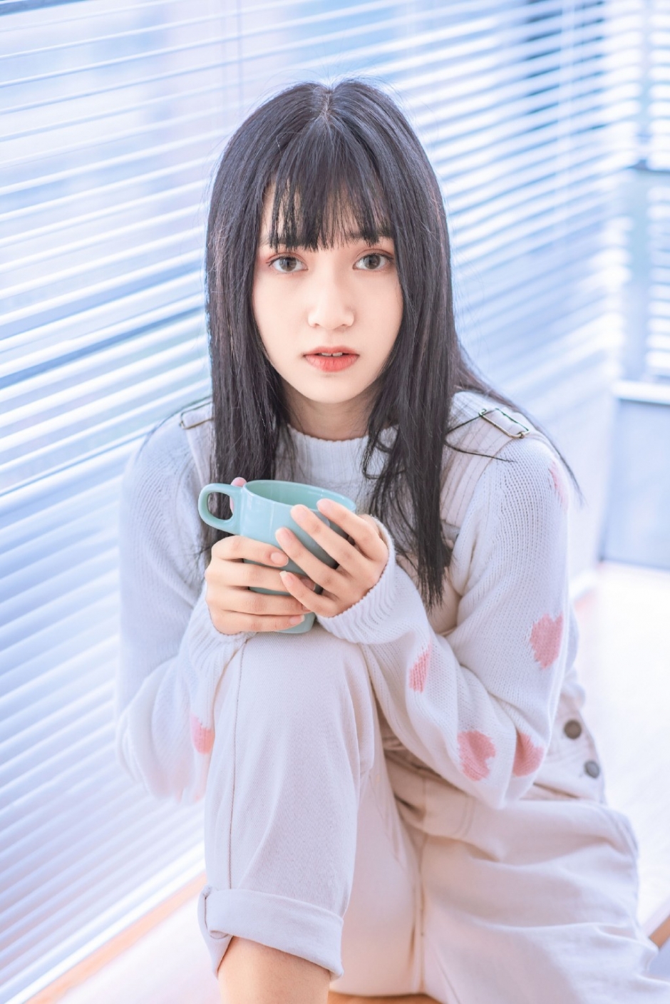 大眼睛美女长发披肩气质清纯私房图片