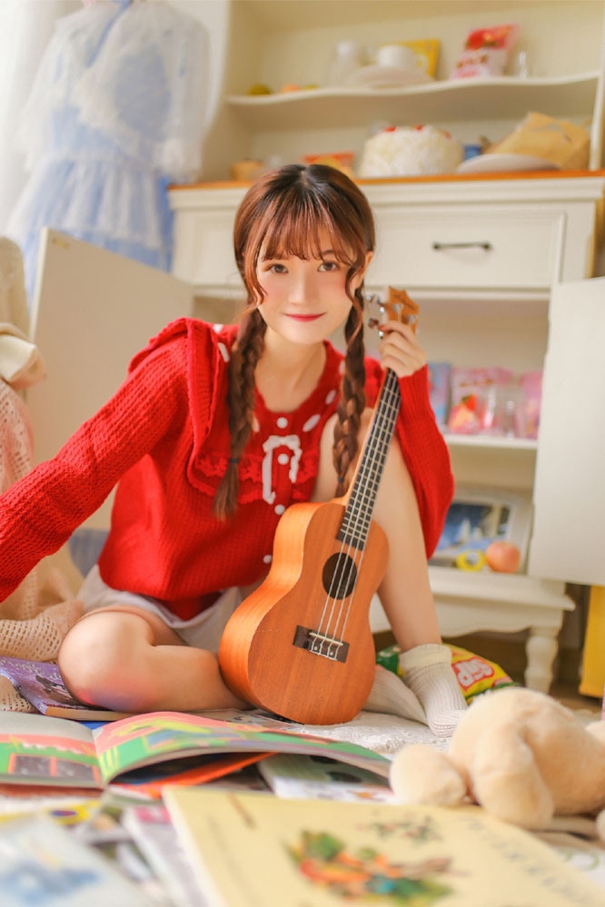 居家美女俏皮麻花辫脸蛋白里透红图片