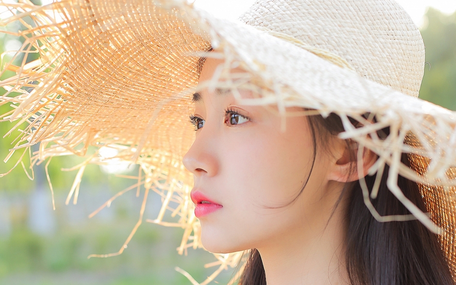 红唇雪肤美女精致瓜子脸户外野餐图片