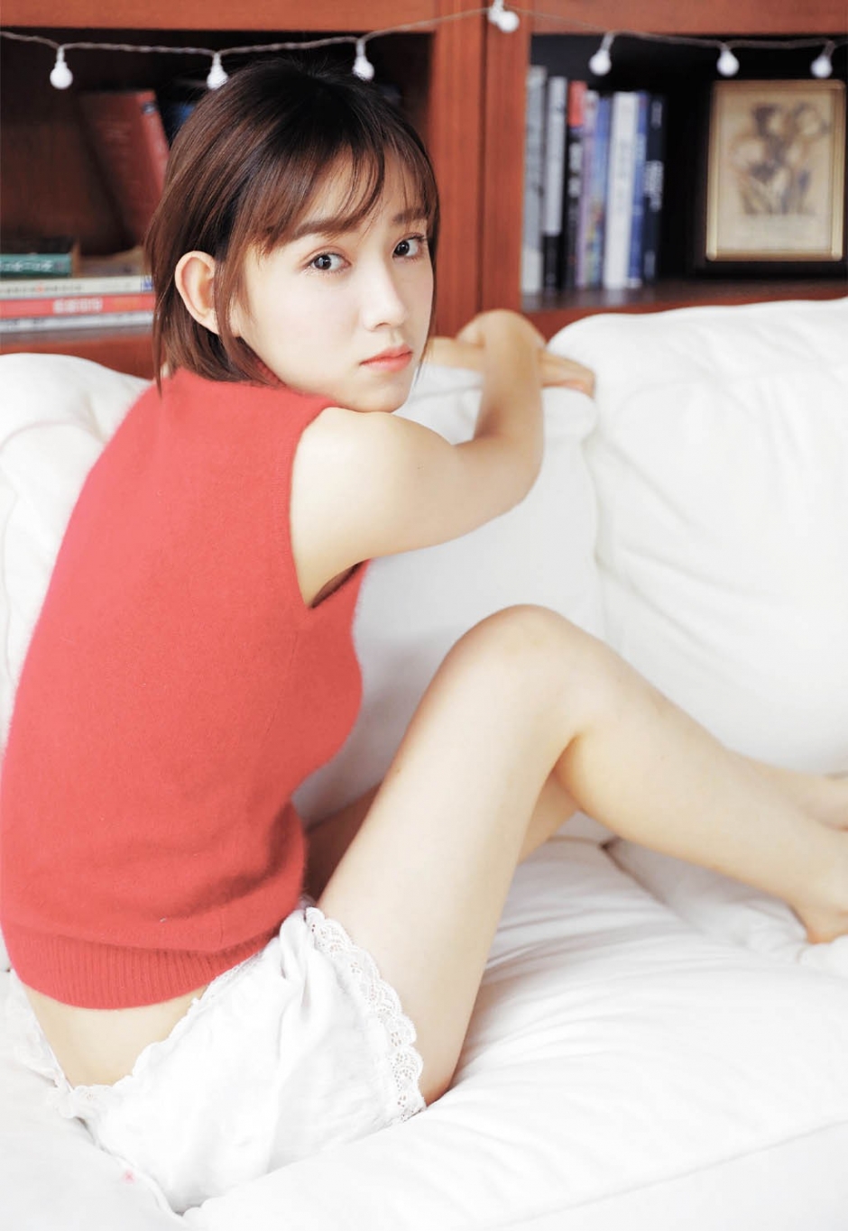 素颜美女精致小v脸修长美腿性感图片