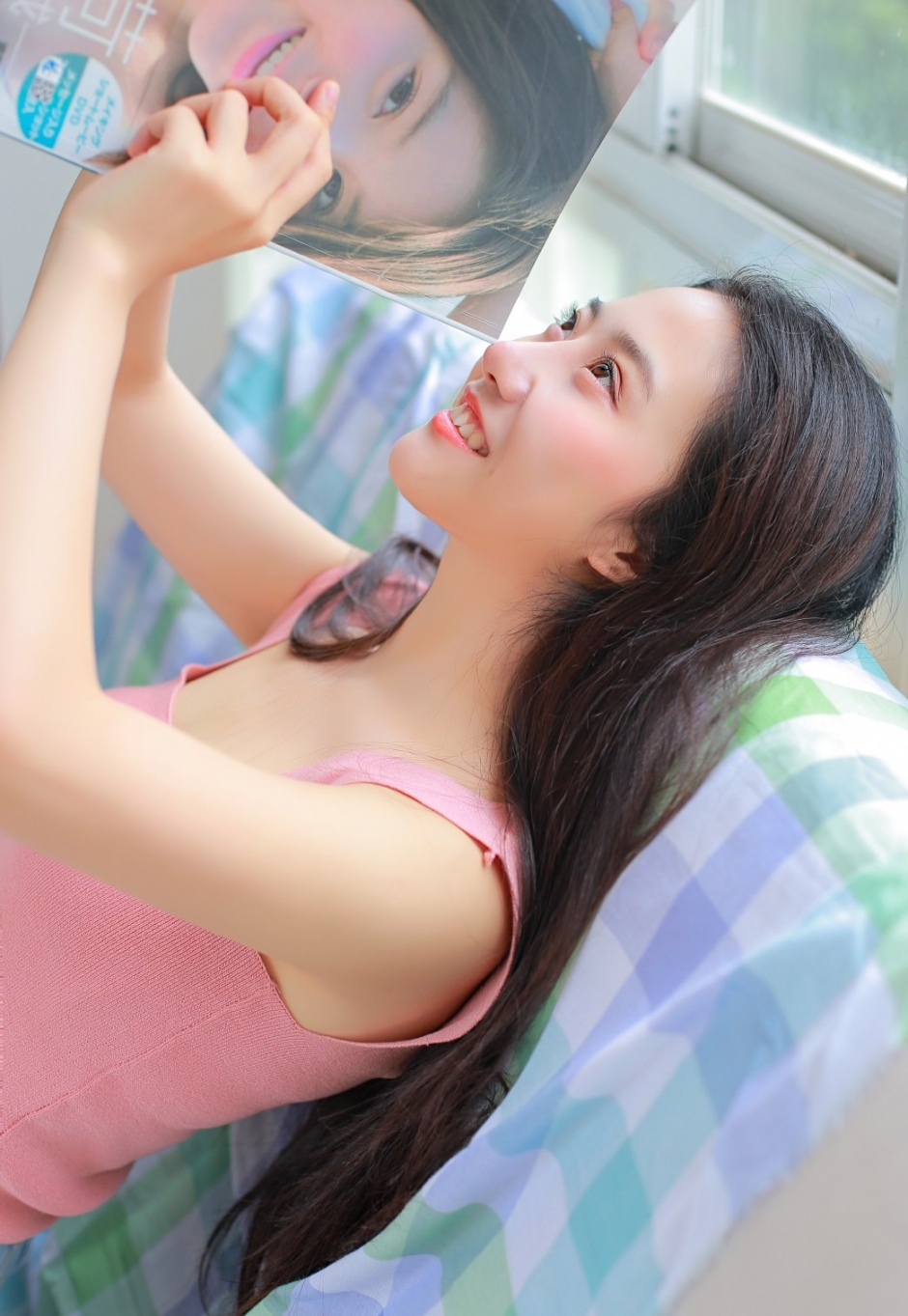 性感美眉吊带香肩超短裤美腿诱惑图片