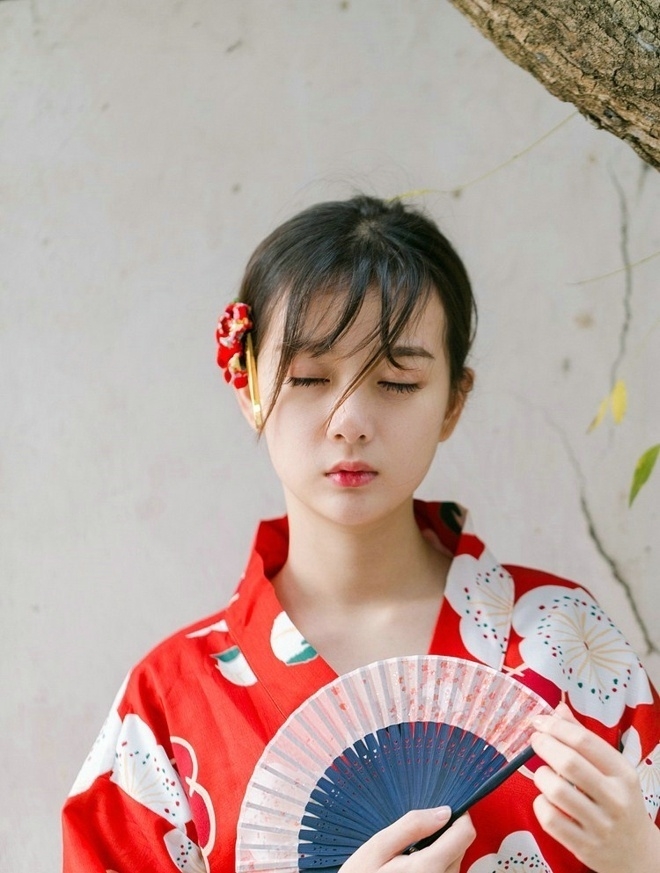 日本白嫩和服美女睫毛弯弯樱桃小嘴图片