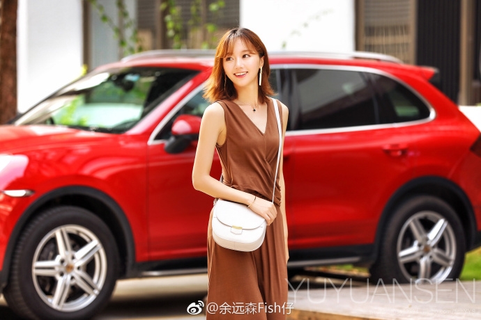 高跟鞋美女身材高挑气质优雅街拍图片