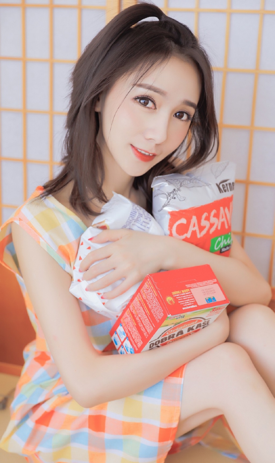 白嫩瓜子脸美女迷人电眼樱桃小嘴图片