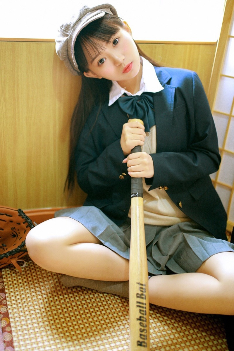 粉扑扑脸蛋日系美女大眼睛小嘴巴校园制服配贝雷帽图片