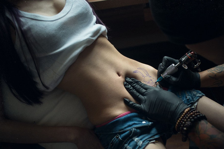 美女纹身艺术照