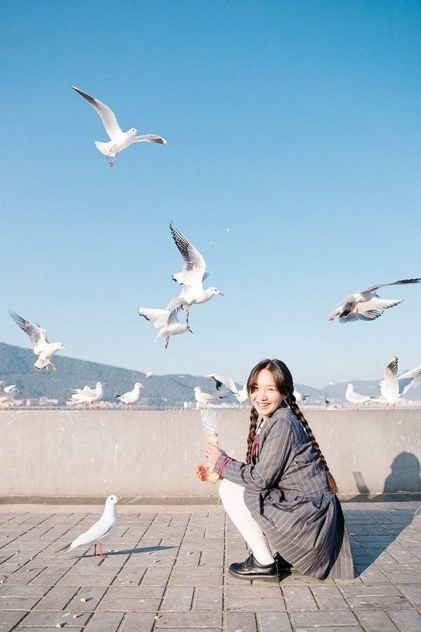 麻花辫制服美女校花白丝美腿诱惑图片