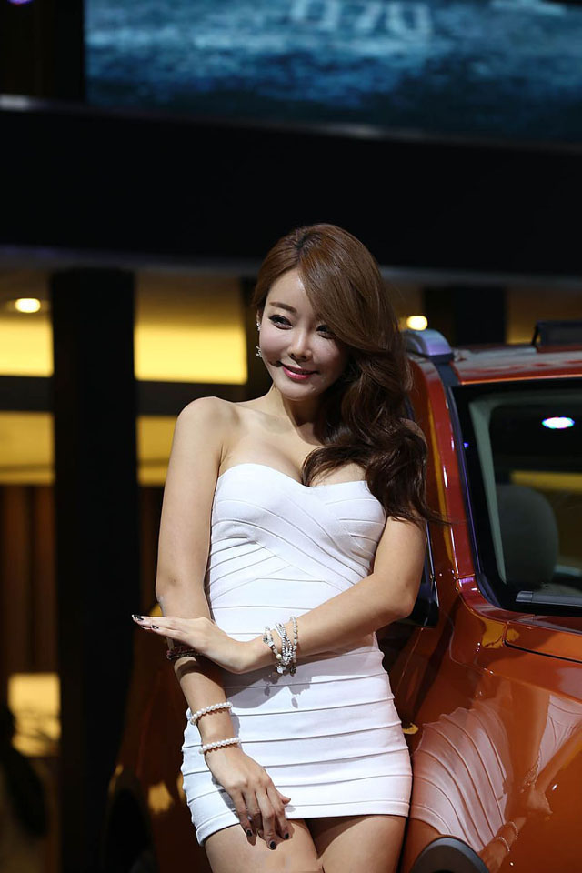 广州万国内衣秀露了毛