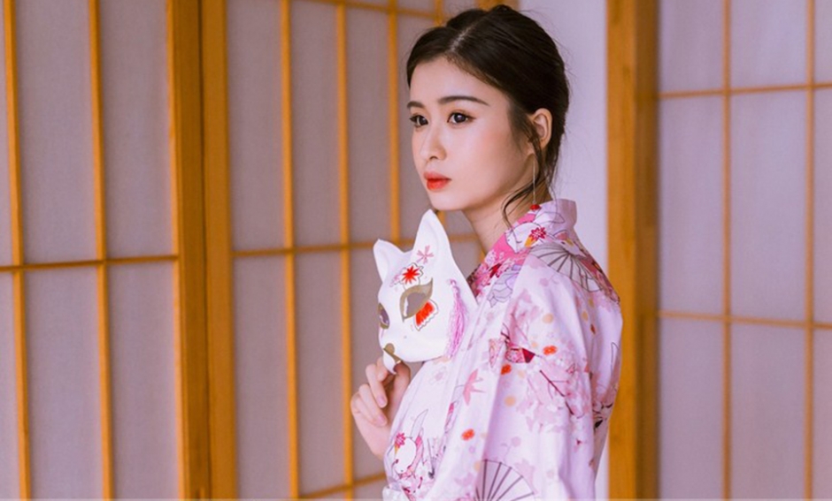 日本和服美女精致眉眼光滑牛奶肌图片