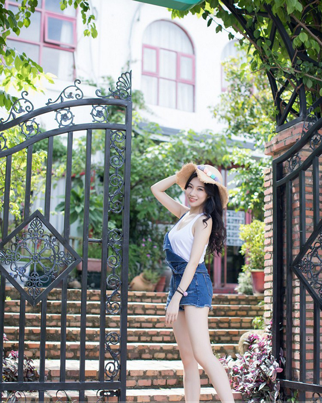 前凸后翘的巨乳细腰美女写真 长腿大胸美女完美身材图片