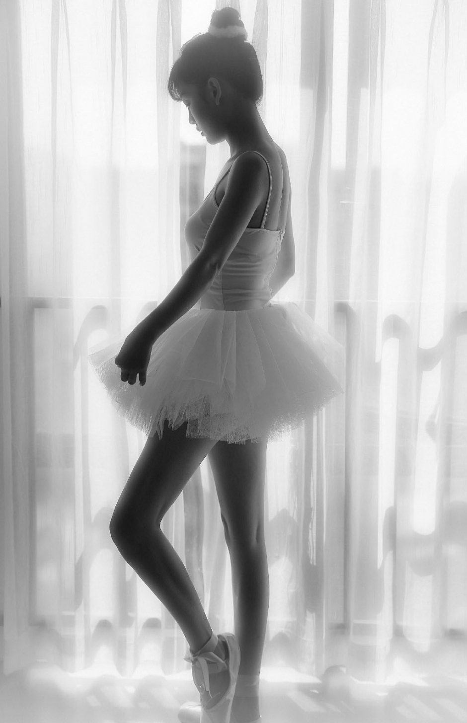 芭蕾舞美少女光滑美背细长筷子腿图片