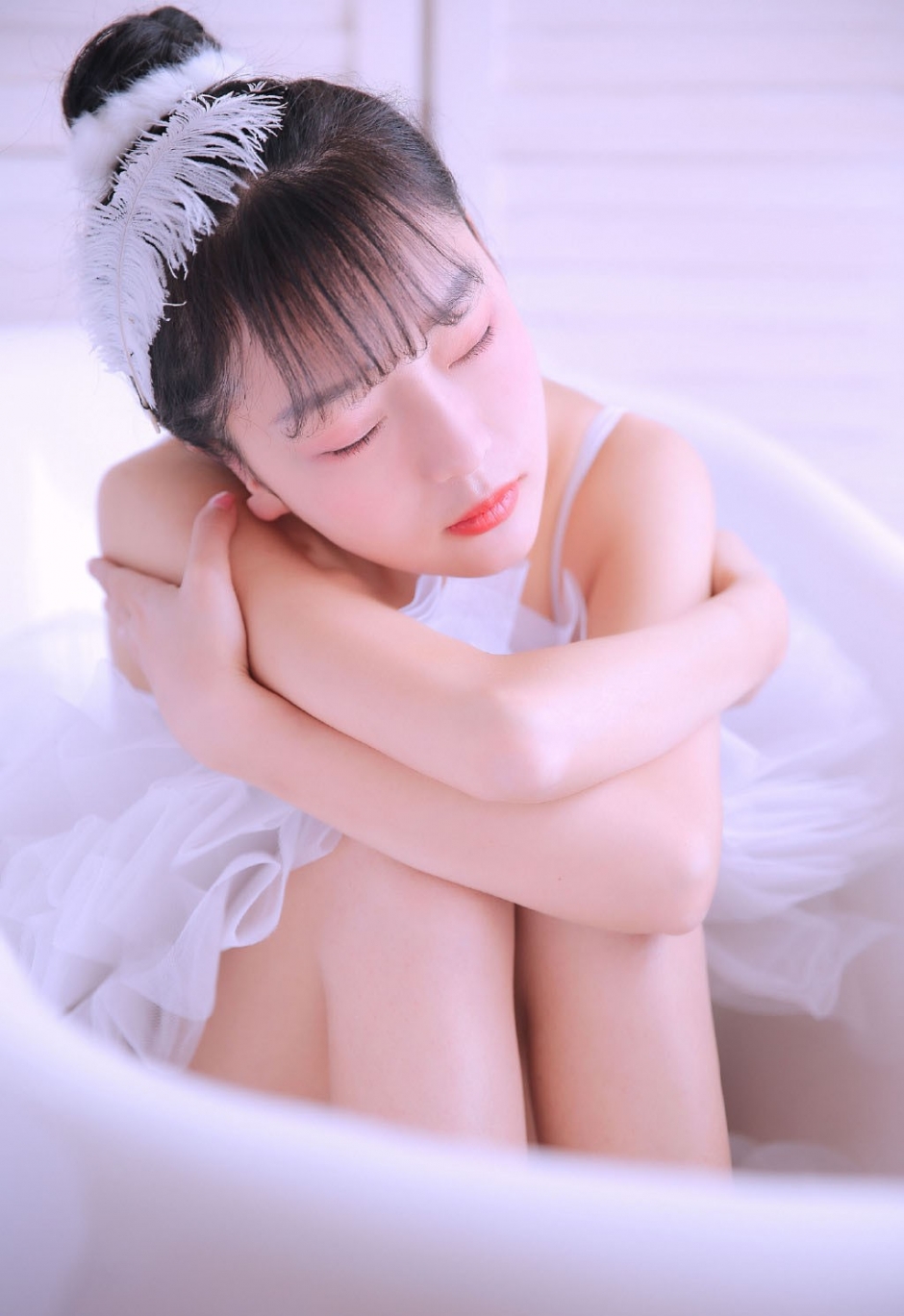 芭蕾舞美少女光滑美背细长筷子腿图片