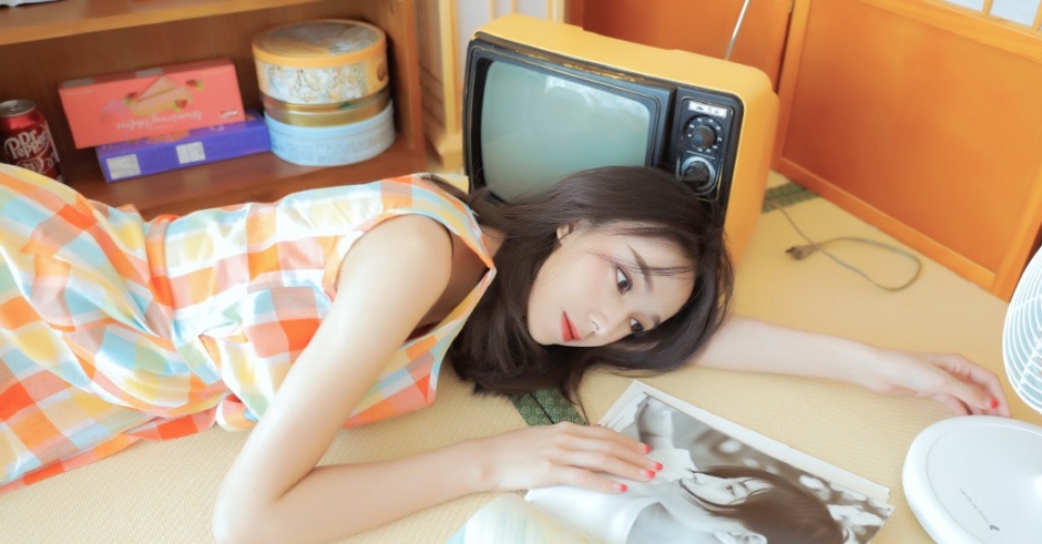 白嫩瓜子脸美女迷人电眼樱桃小嘴图片