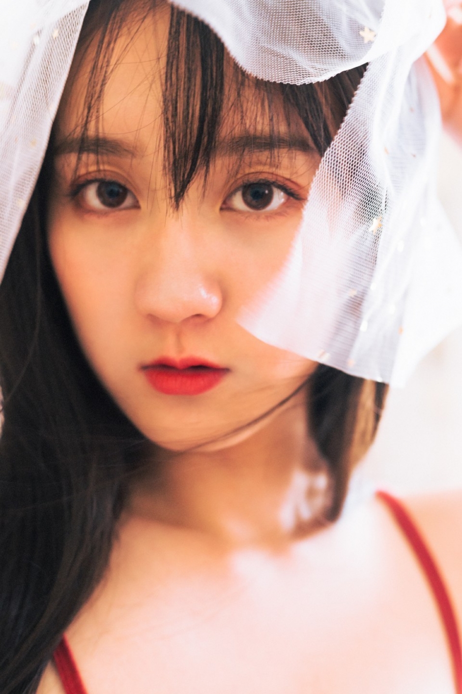 红唇美女少妇细胳膊小蛮腰光滑牛奶肌床上撩人姿势图片