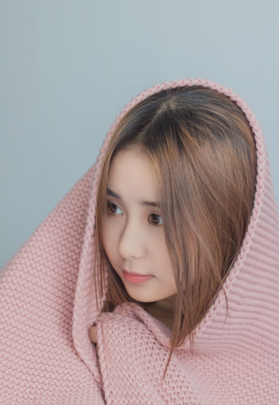 素颜美女牛仔热裤秀白嫩美腿私房图片