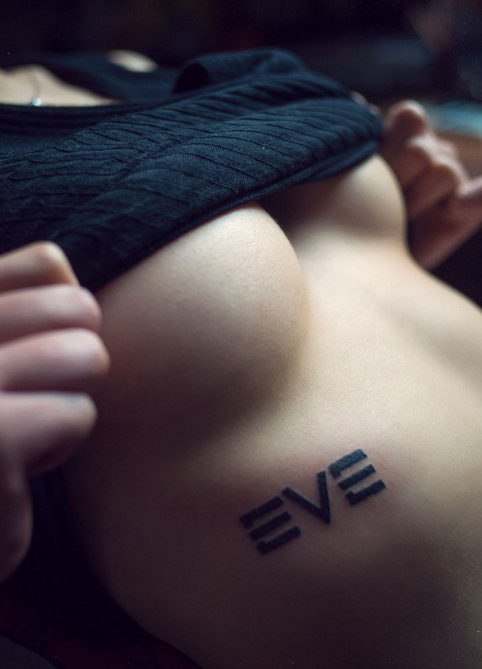 美女纹身艺术照