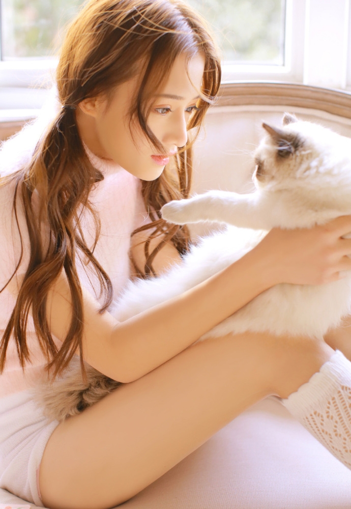 猫系双马尾美女超短裤诱人白丝美腿图片