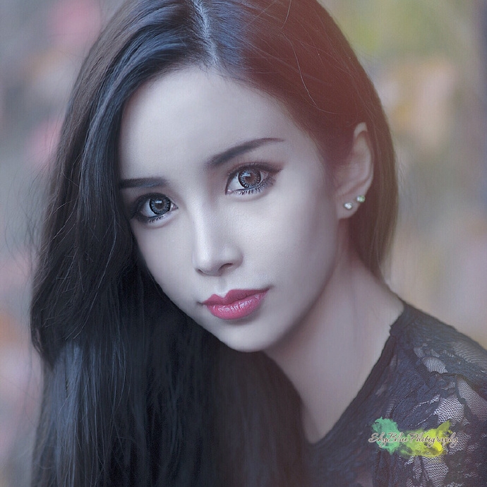 异域风情电眼美女蕾丝美乳前凸后翘图片