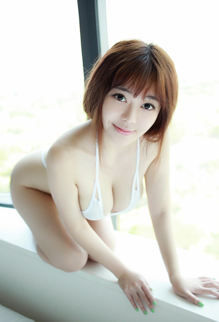 美女胸罩崩开 美女胸罩崩开看的见图片