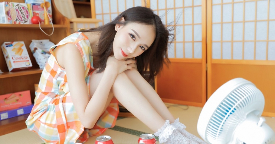 白嫩瓜子脸美女迷人电眼樱桃小嘴图片