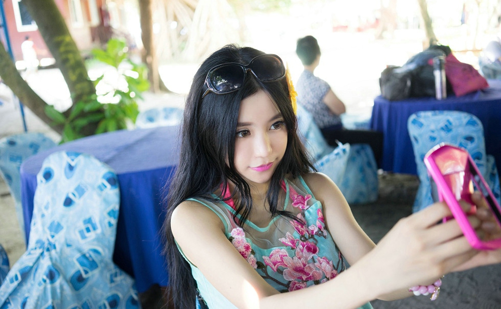 气质嫩模考拉粉嫩海边写真 考拉性感肌肤白皙诱人图片