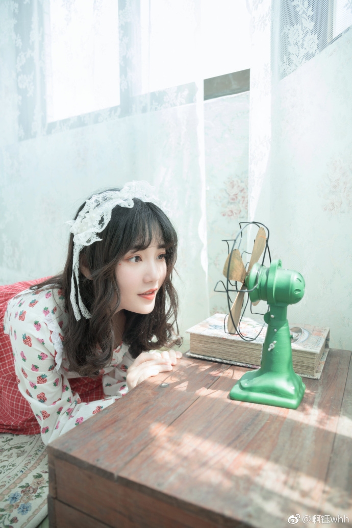 日系软萌美女复古小洋装邻家气质图片