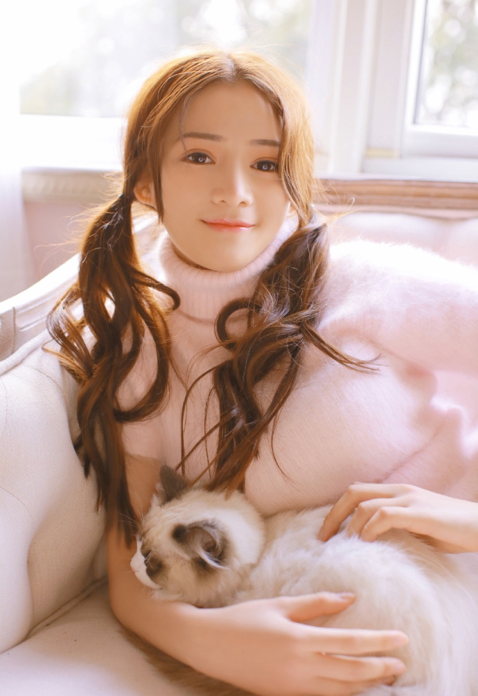 猫系双马尾美女超短裤诱人白丝美腿图片