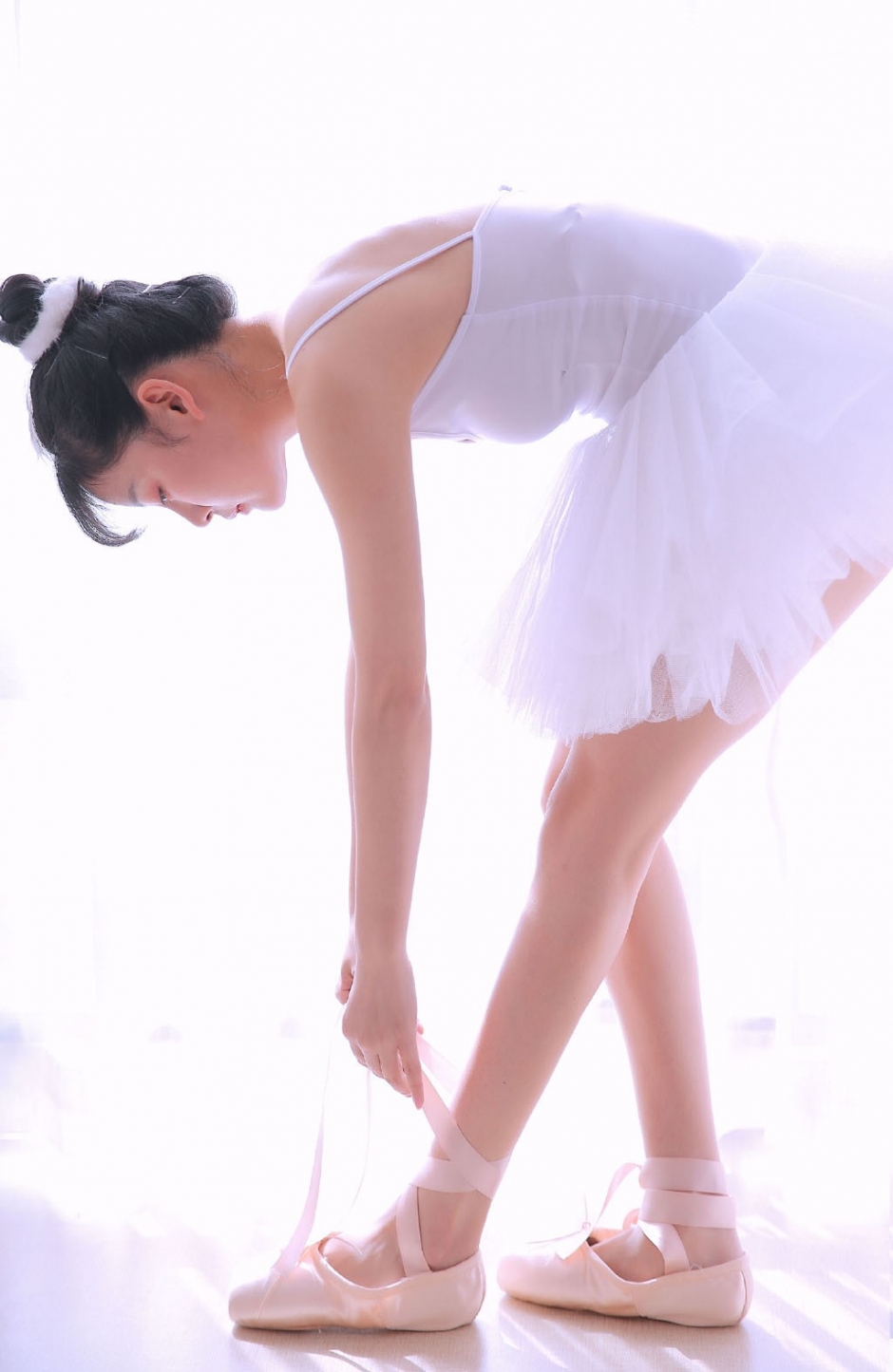 芭蕾舞美少女光滑美背细长筷子腿图片