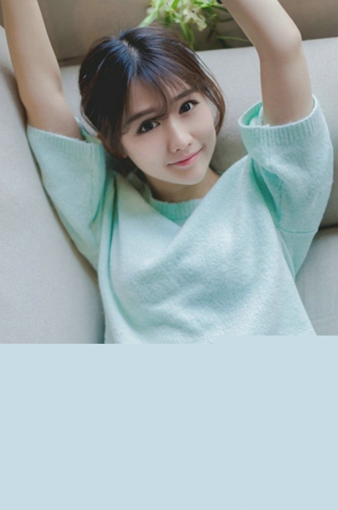 标致瓜子脸美女精致盘发悠闲下午茶图片