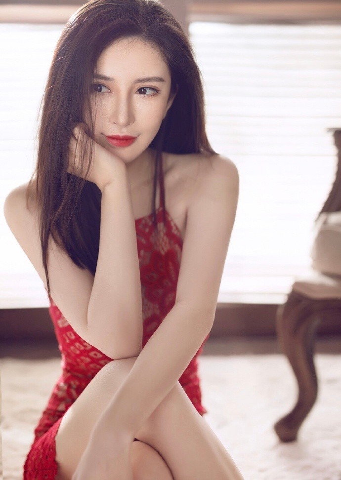 娇艳红唇美少妇蕾丝透视装展前凸后翘s型曲线身材图片