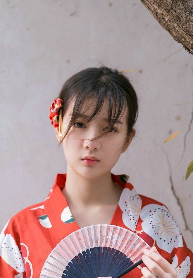 日本白嫩和服美女睫毛弯弯樱桃小嘴图片