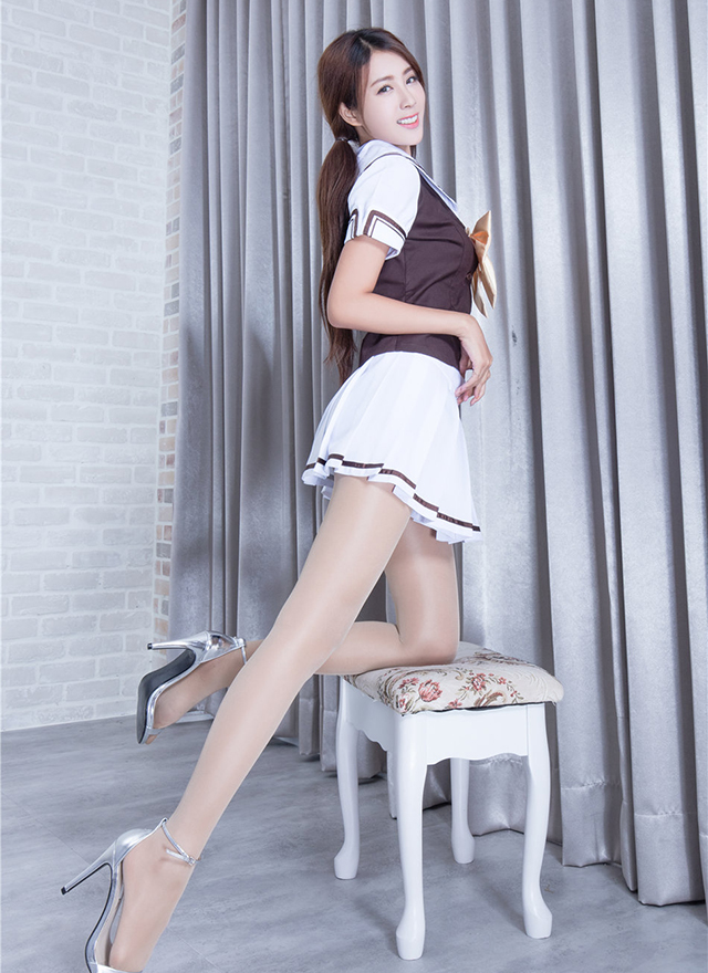 中国农业大学校花贡铭学生装写真 高校美女性感长腿图片