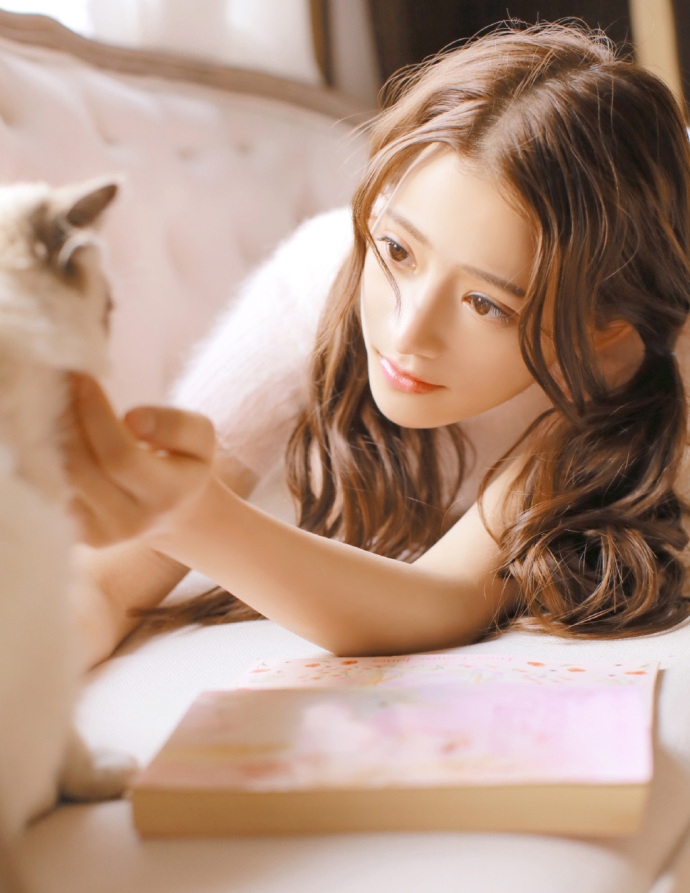 猫系双马尾美女超短裤诱人白丝美腿图片