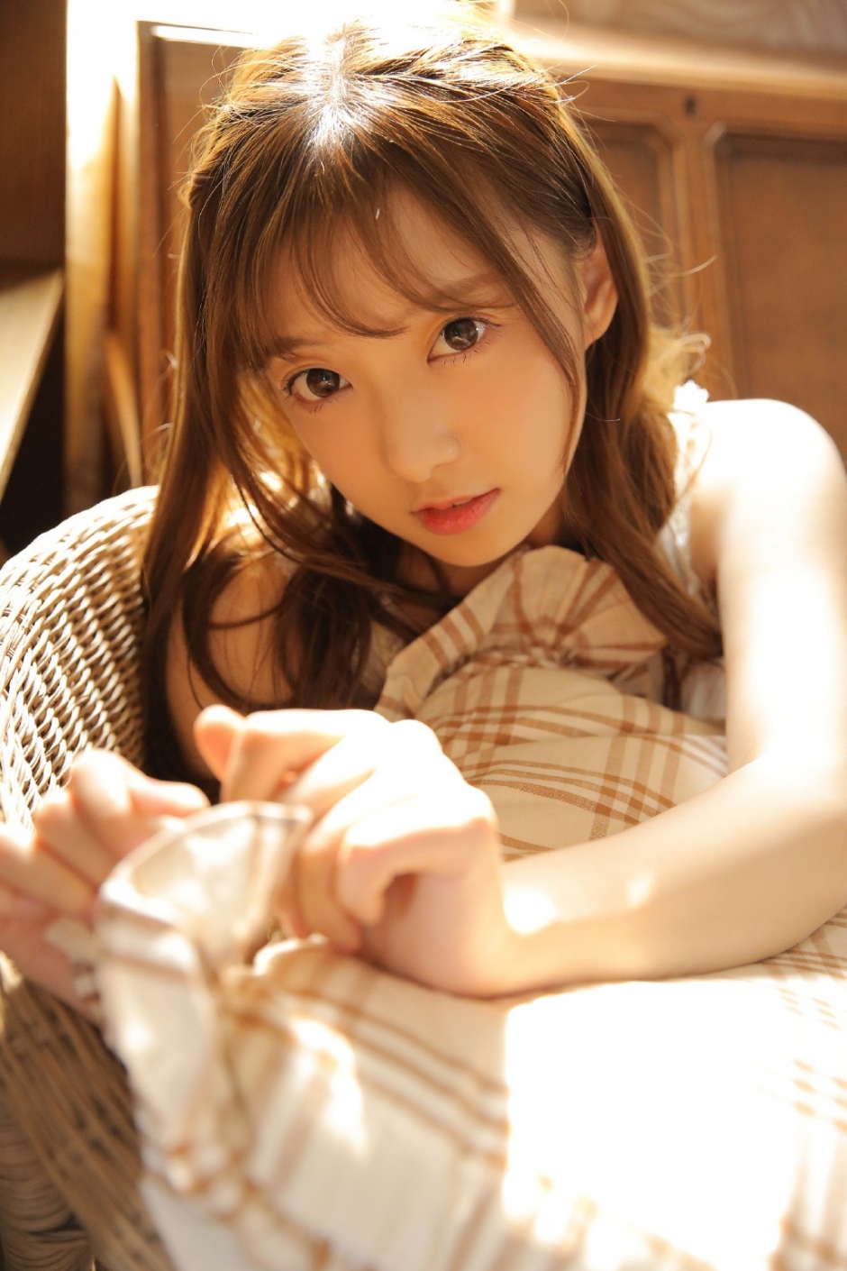 邻家女孩迷人电眼白嫩娃娃脸露齿甜笑图片