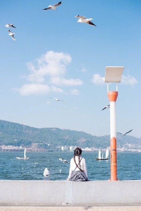 麻花辫制服美女校花白丝美腿诱惑图片