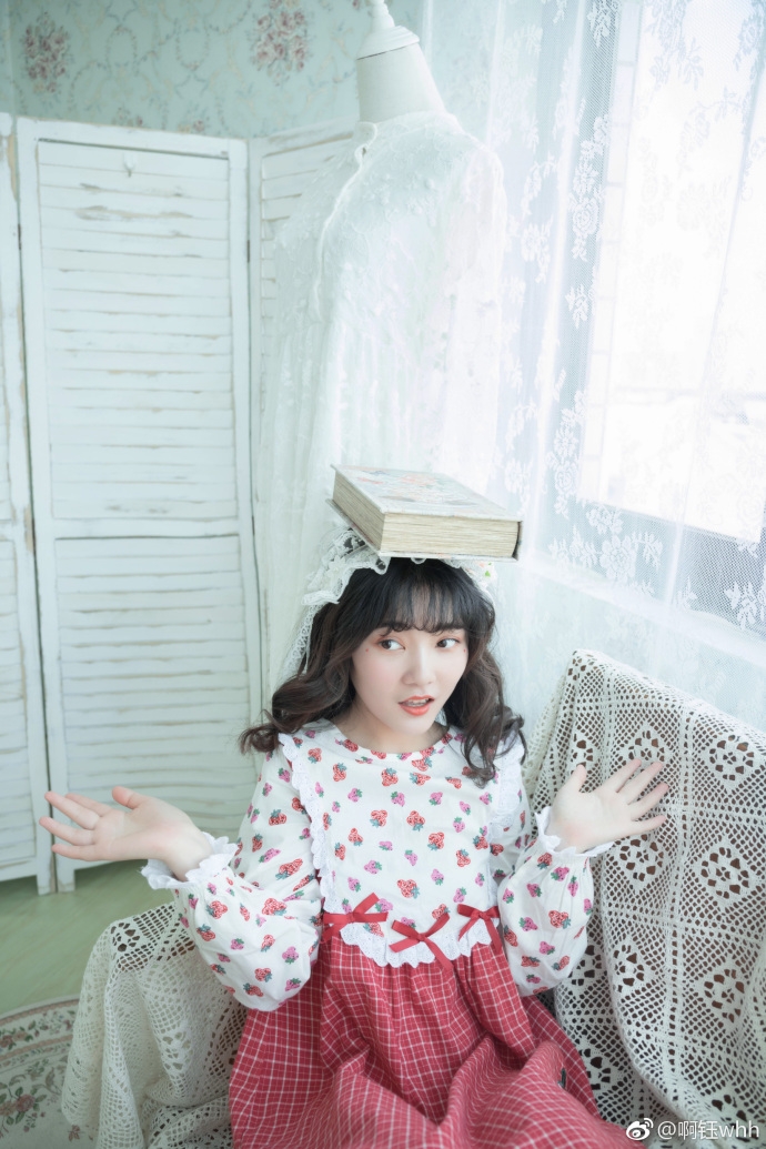 日系软萌美女复古小洋装邻家气质图片