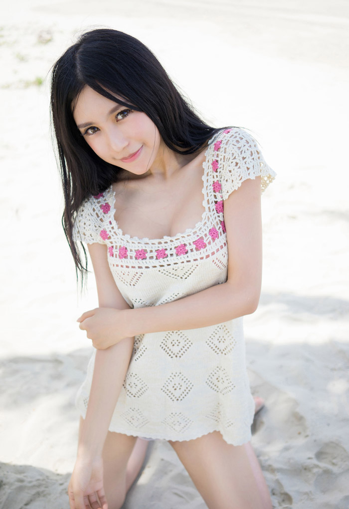 沙滩美女比基尼