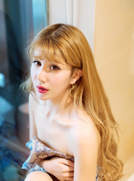 丁字内裤美女图片